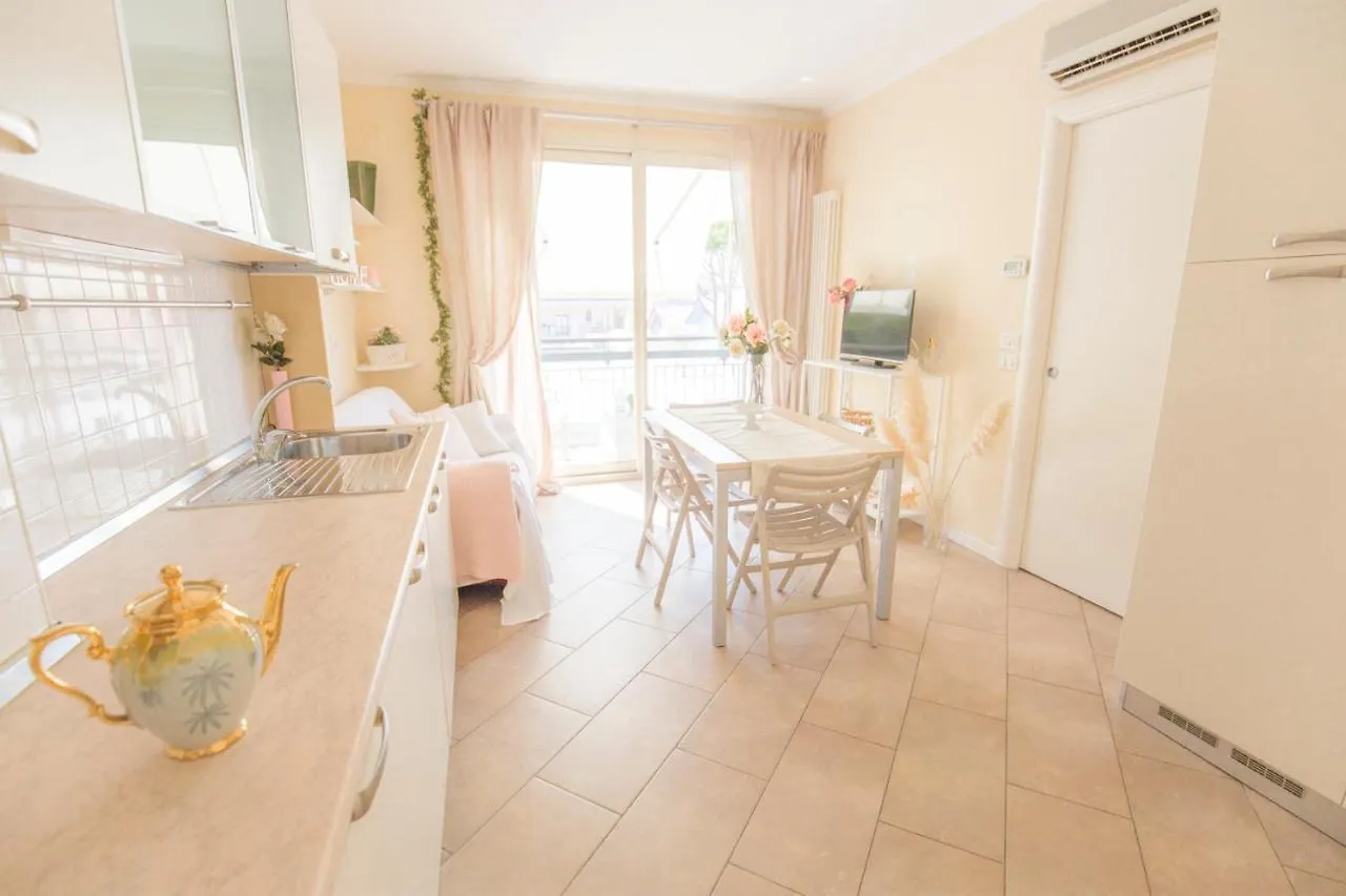 Sirena Apartment Riccione 0*,